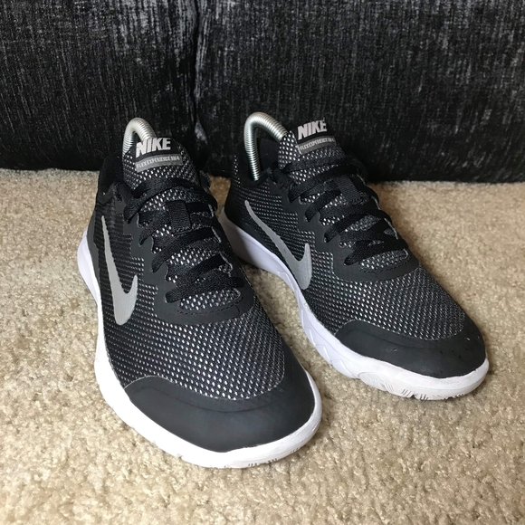 nike tanjun women's athletic shoes white